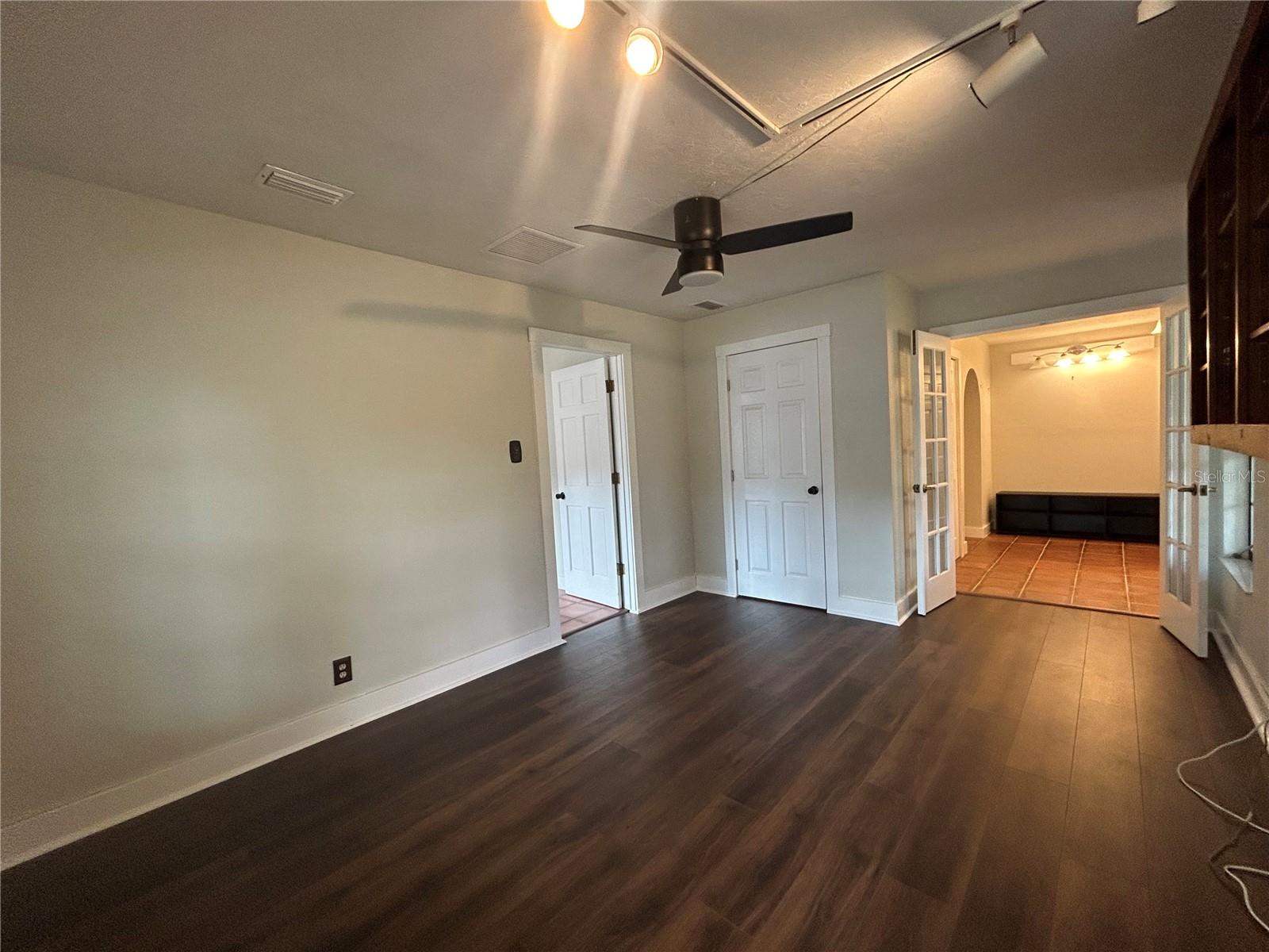 VALLEY THE - Residential Lease