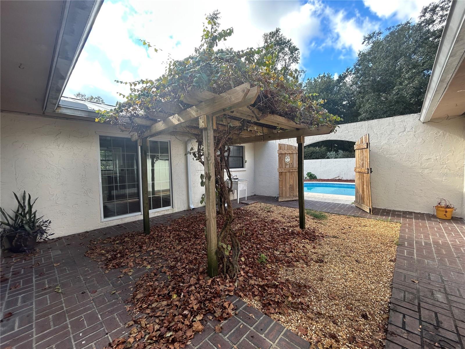 VALLEY THE - Residential Lease