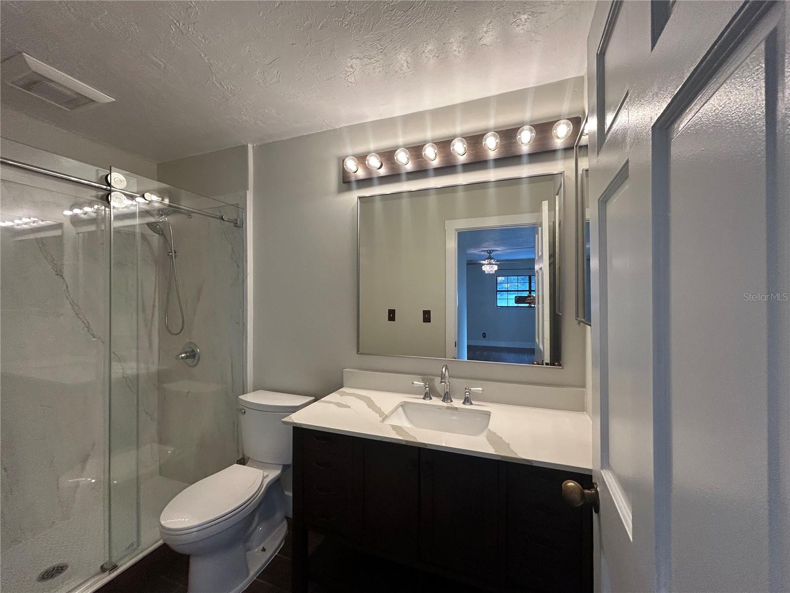 VALLEY THE - Residential Lease