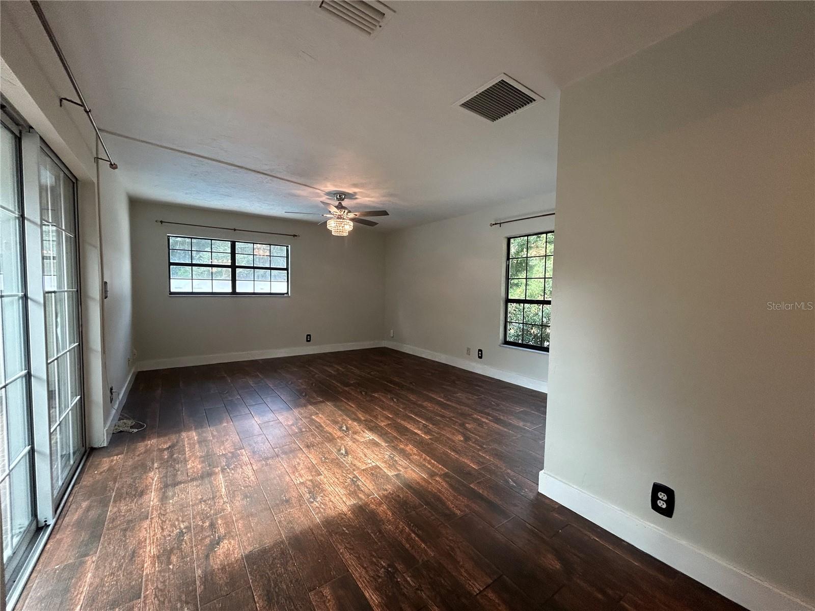 VALLEY THE - Residential Lease