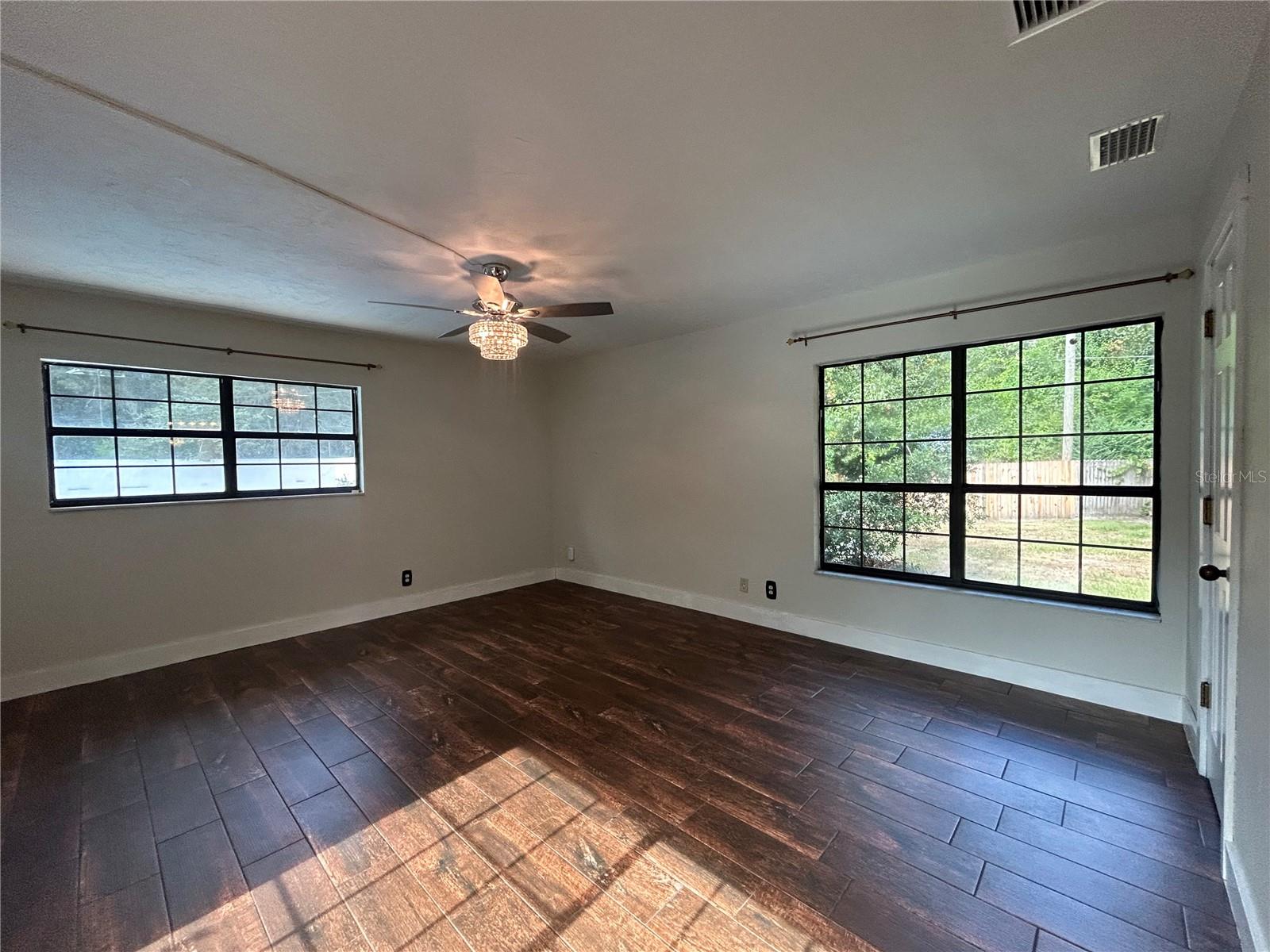 VALLEY THE - Residential Lease