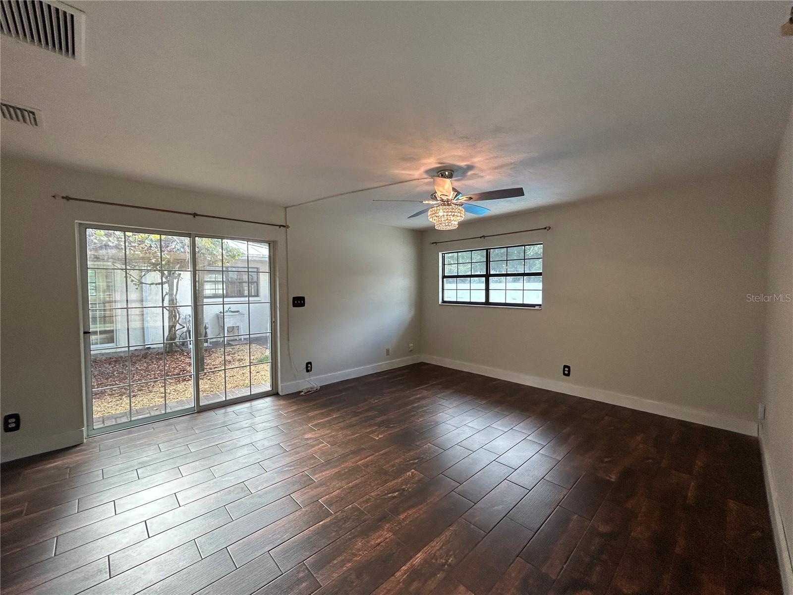 VALLEY THE - Residential Lease