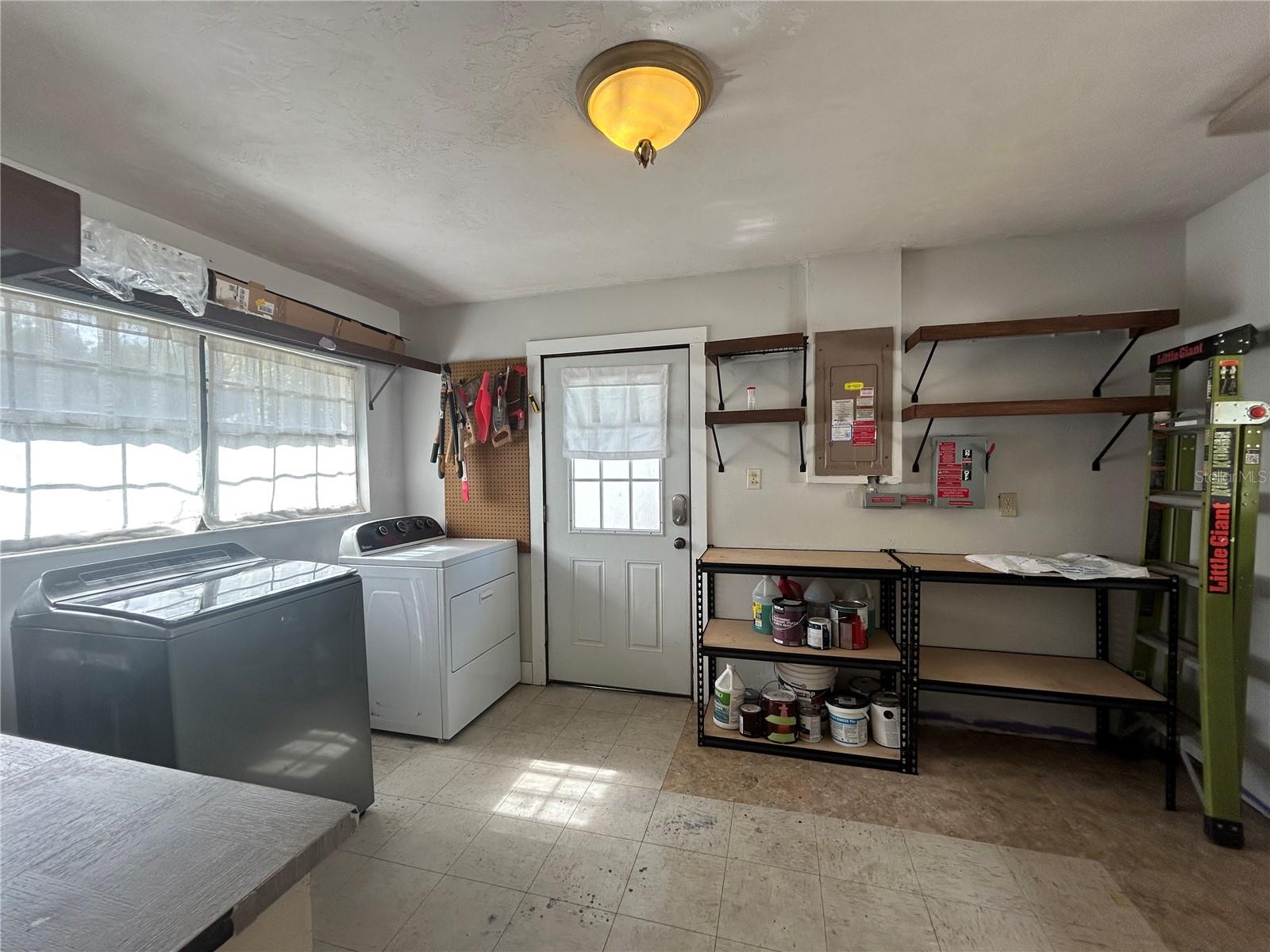 VALLEY THE - Residential Lease