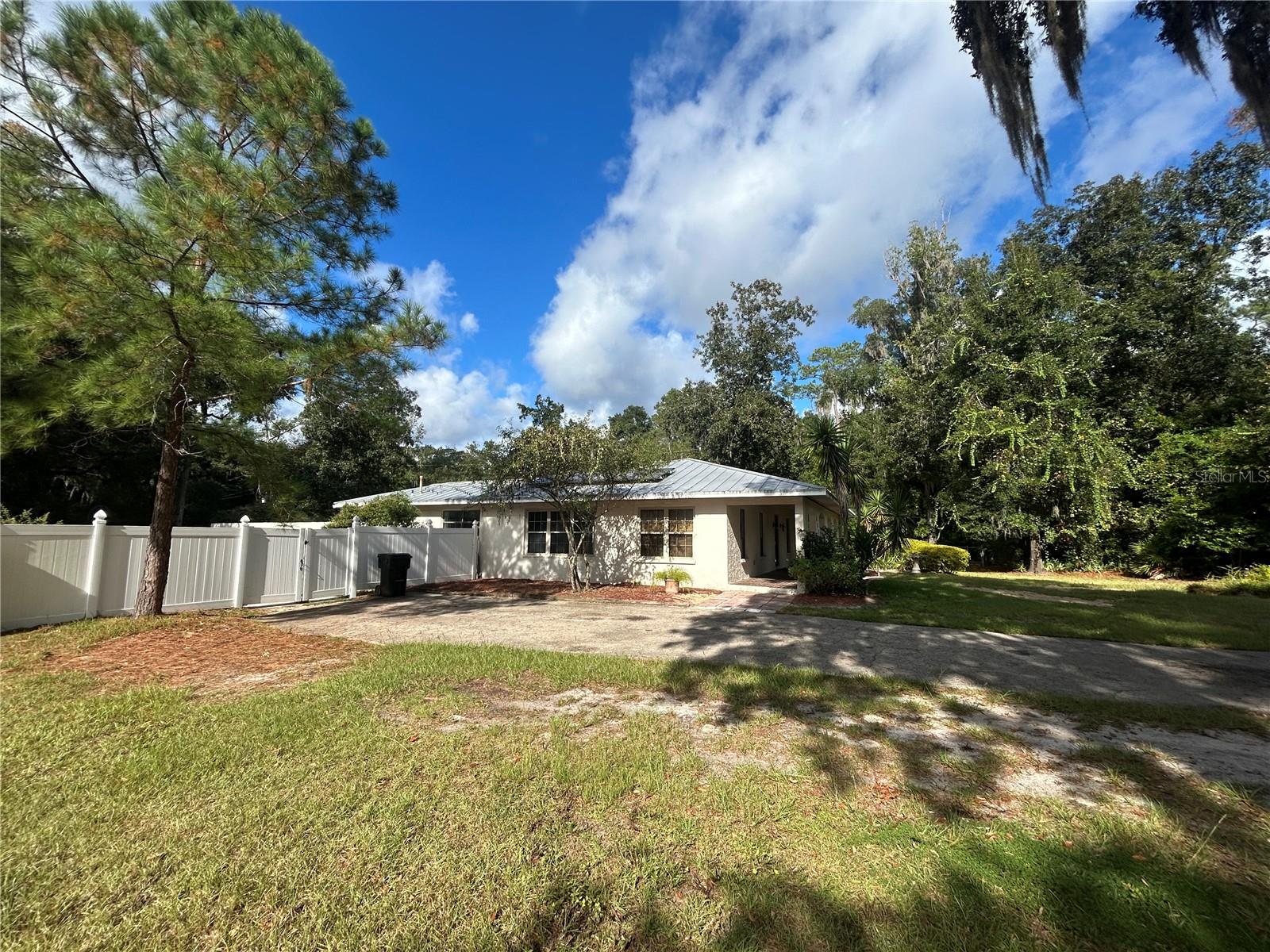 VALLEY THE - Residential Lease