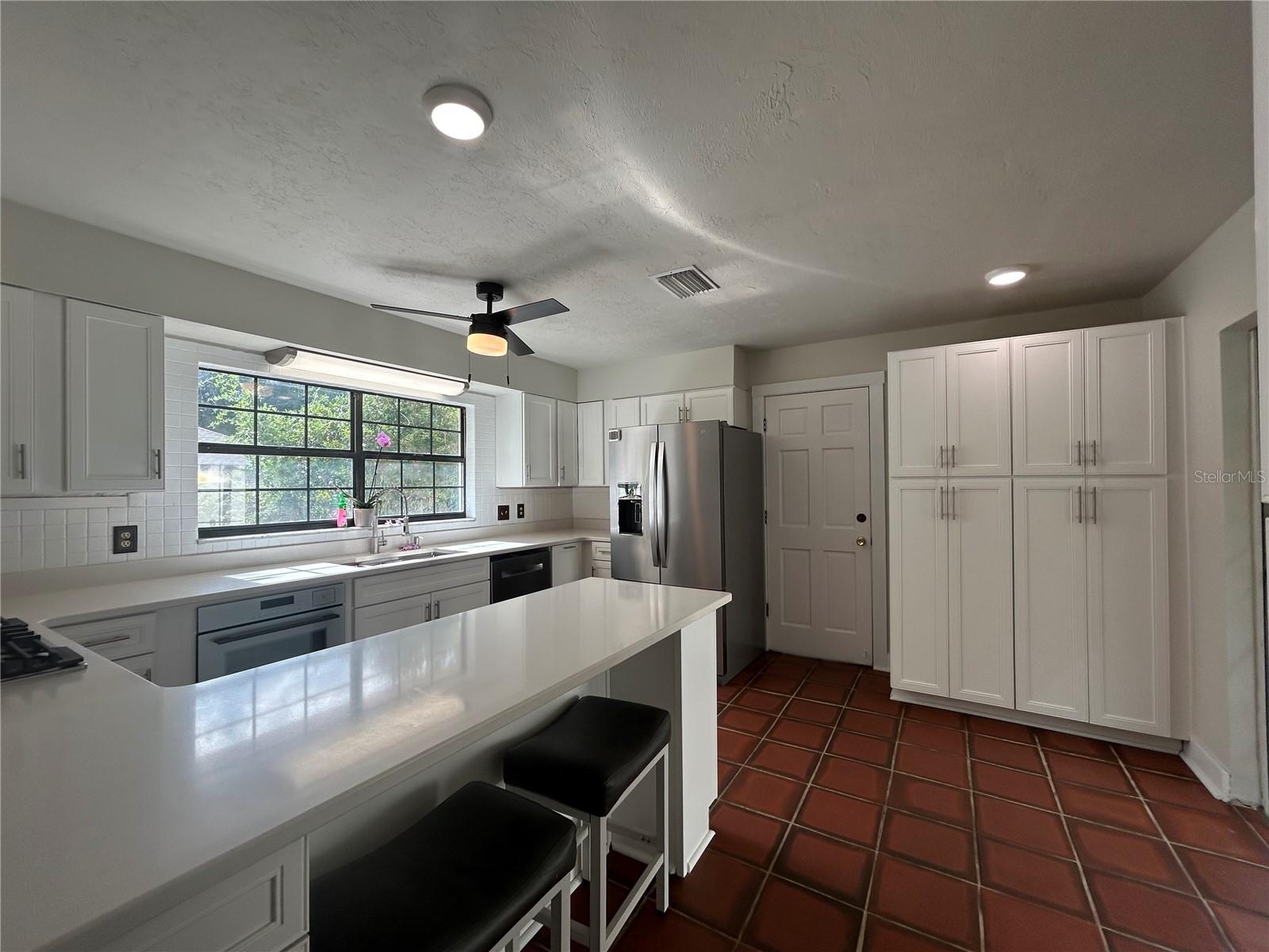 VALLEY THE - Residential Lease