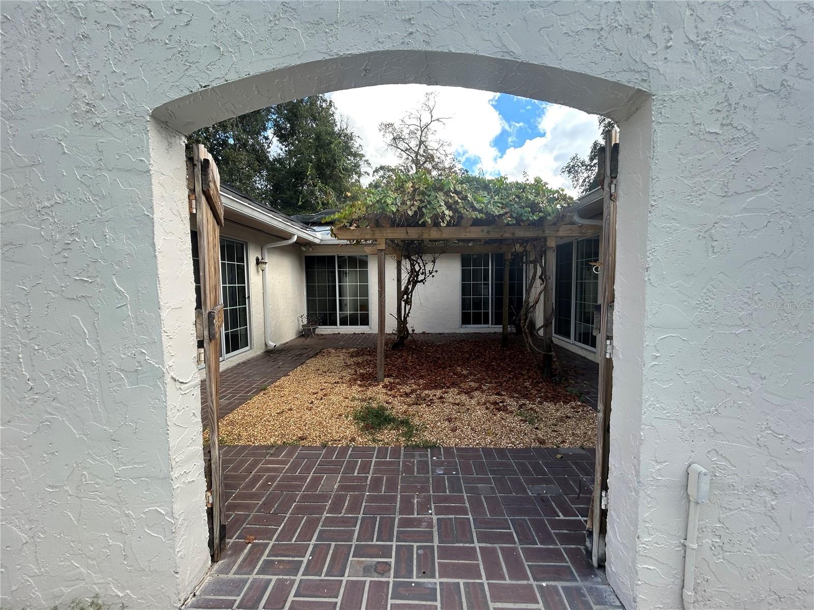 VALLEY THE - Residential Lease