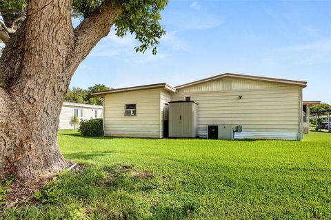 A home in TAVARES