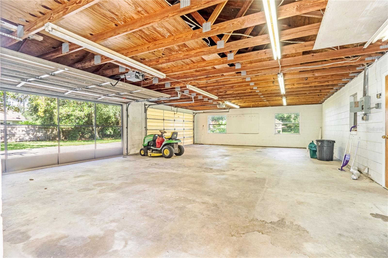 2428 W ORANGE ROAD