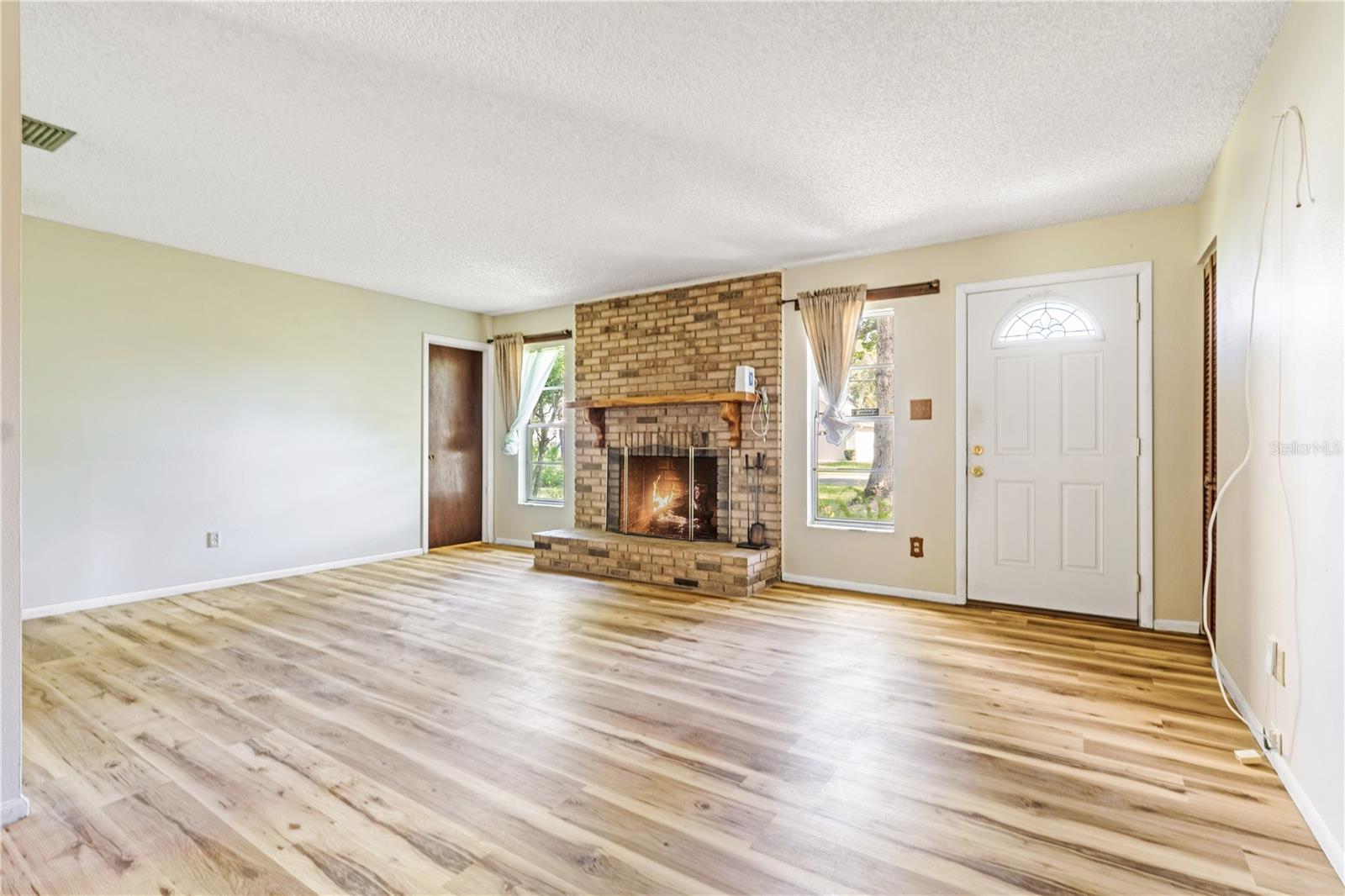2428 W ORANGE ROAD
