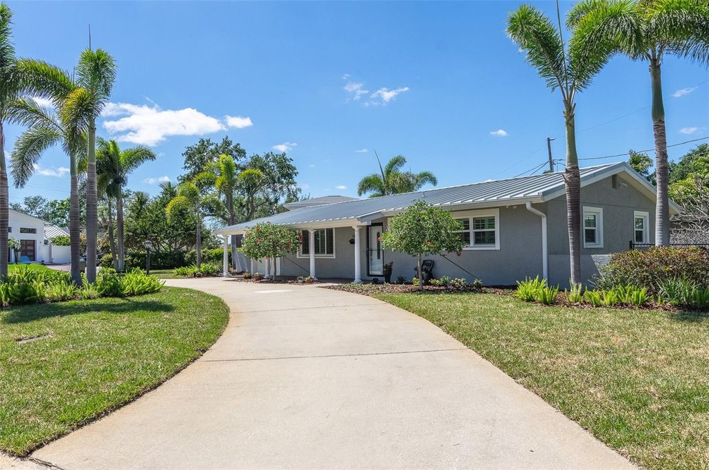 Photo of 1183 35th Avenue NE, St Petersburg, FL 33704 (MLS # TB8376311)