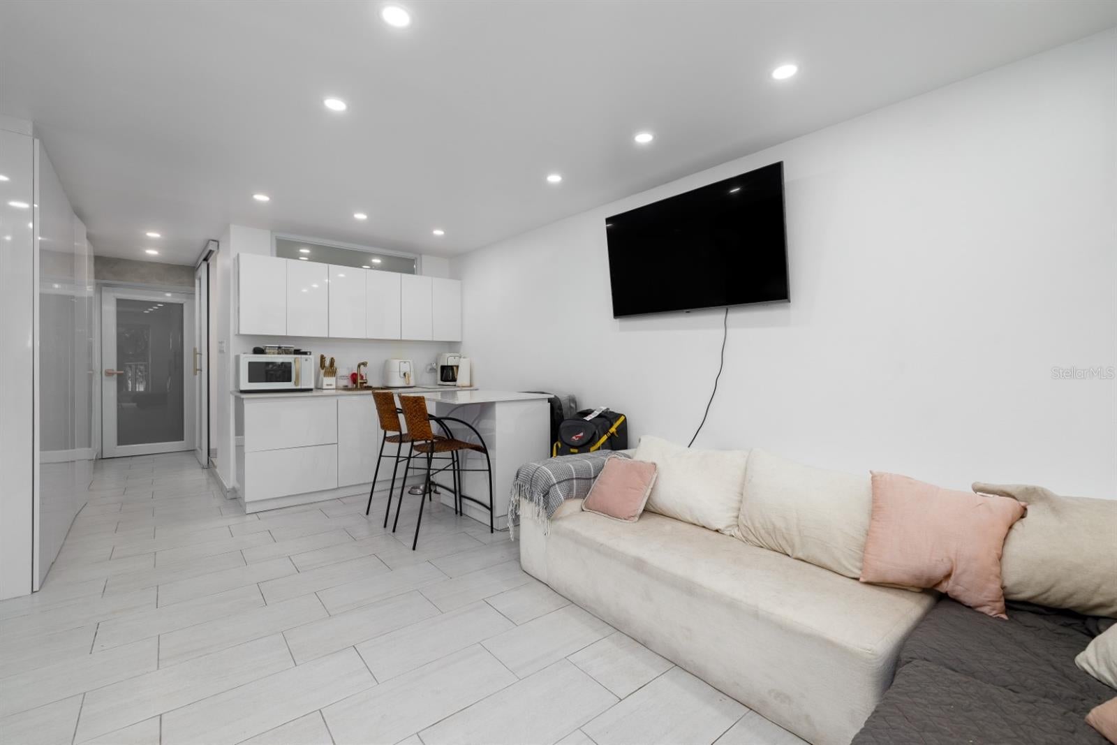 4633 AV. ISLA VERDE L105