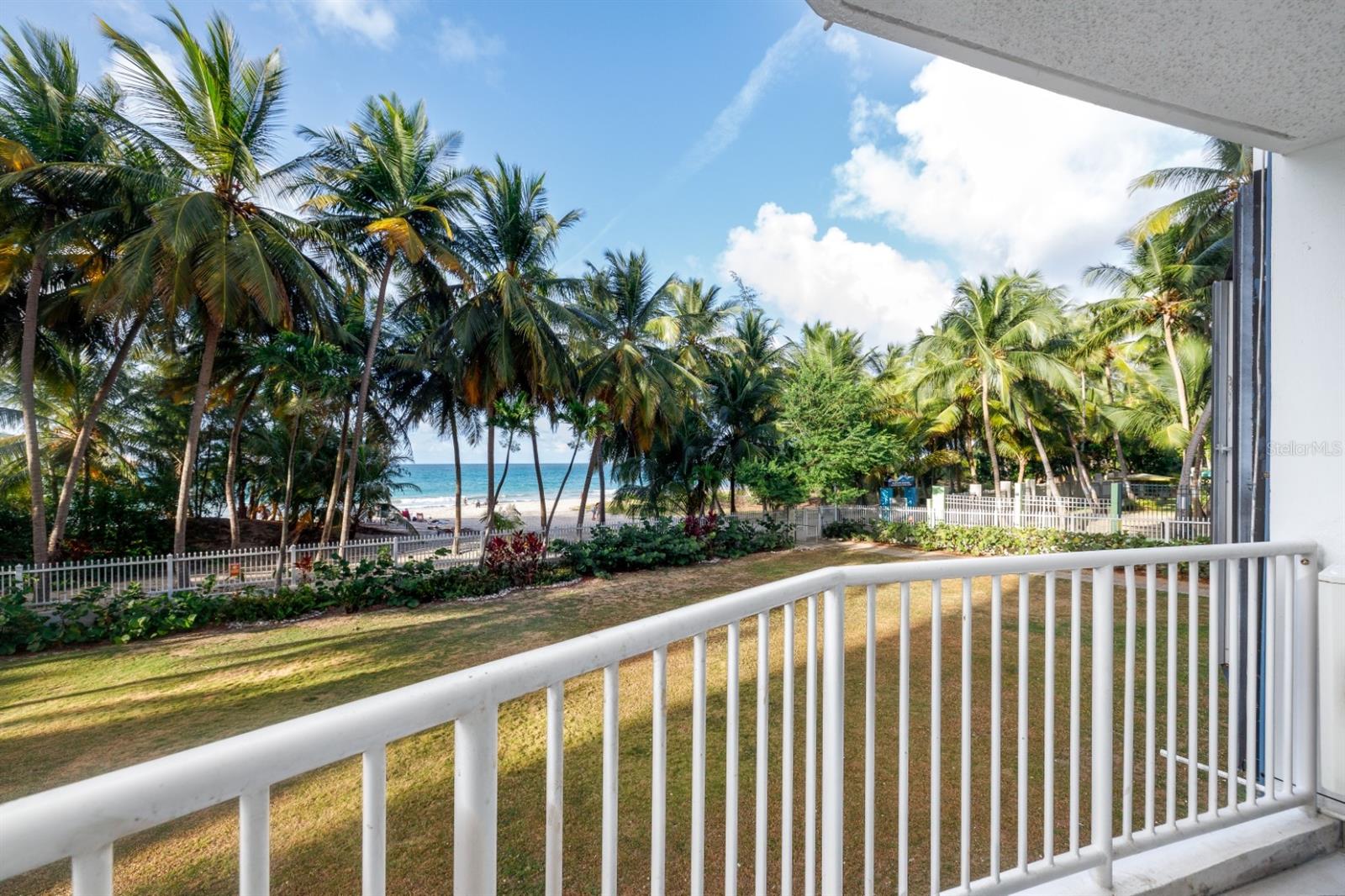 4633 AV. ISLA VERDE L105