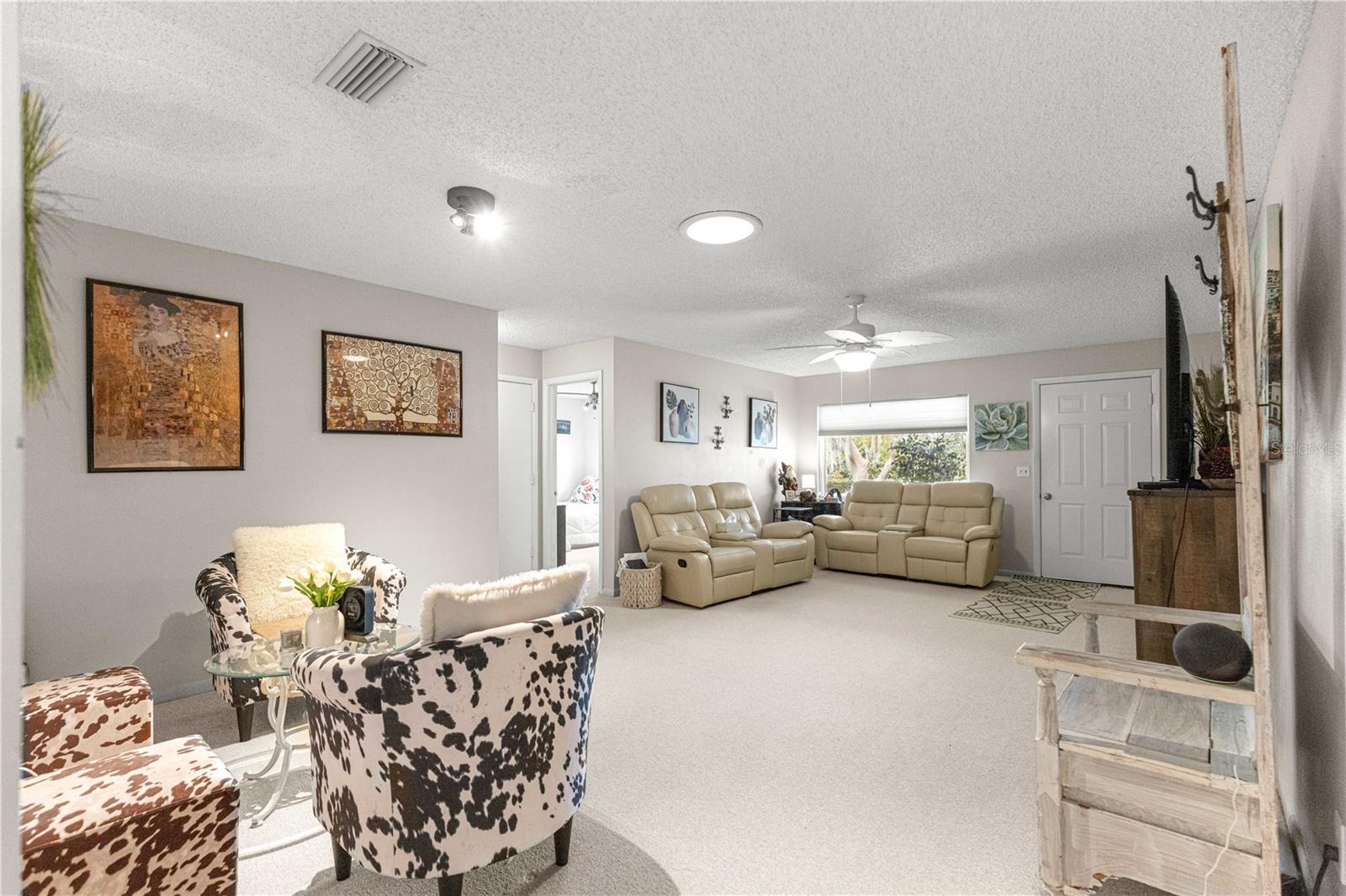 ON TOP OF THE WORLD - Residential