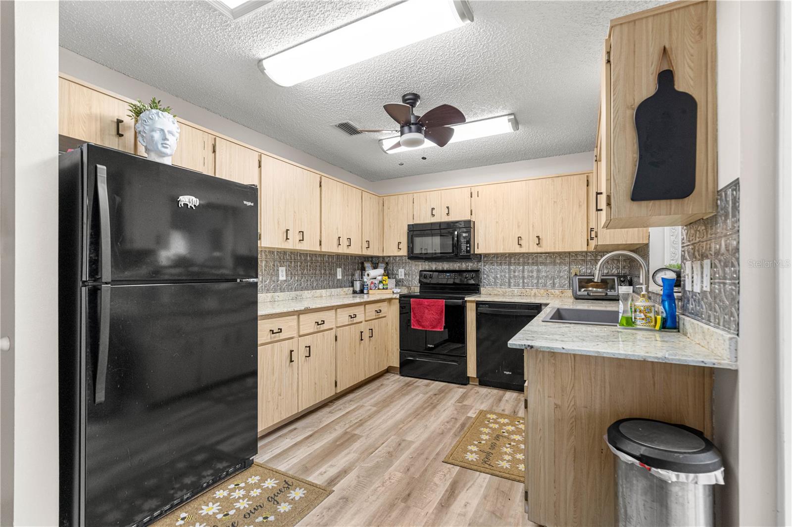 ON TOP OF THE WORLD - Residential