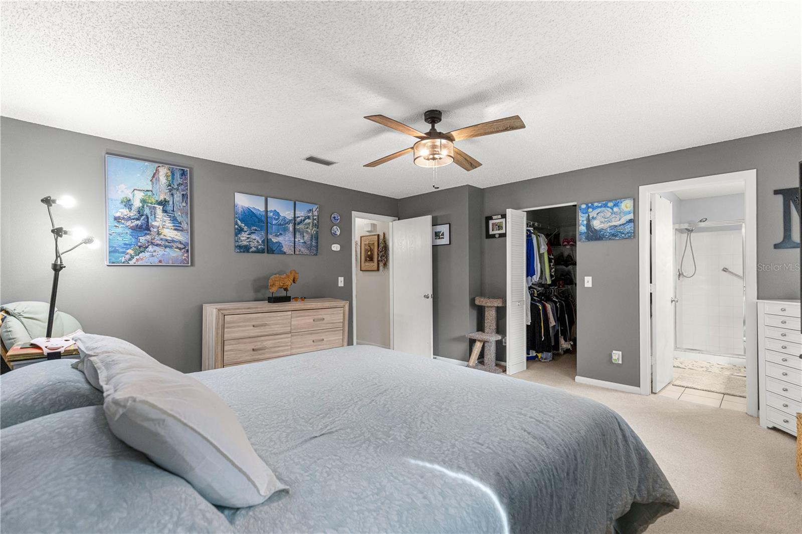 ON TOP OF THE WORLD - Residential