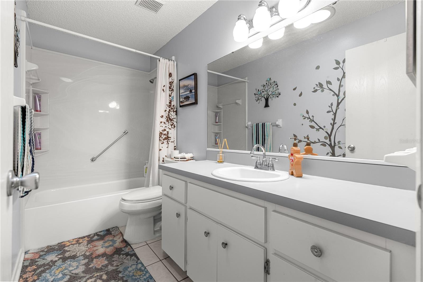 ON TOP OF THE WORLD - Residential