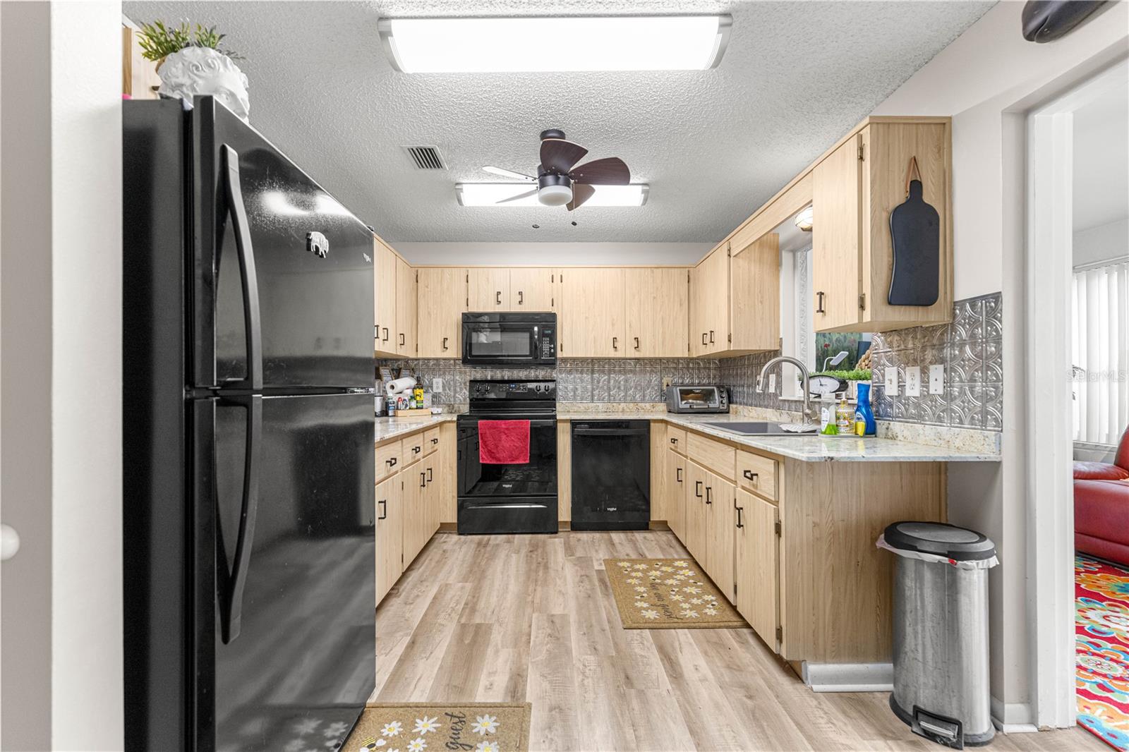 ON TOP OF THE WORLD - Residential