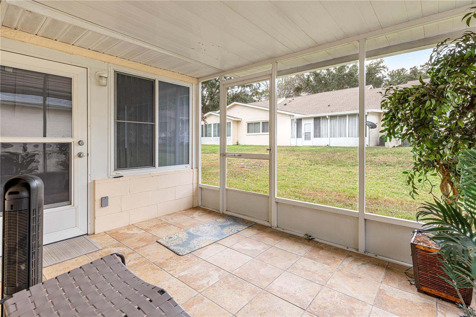 ON TOP OF THE WORLD - Residential