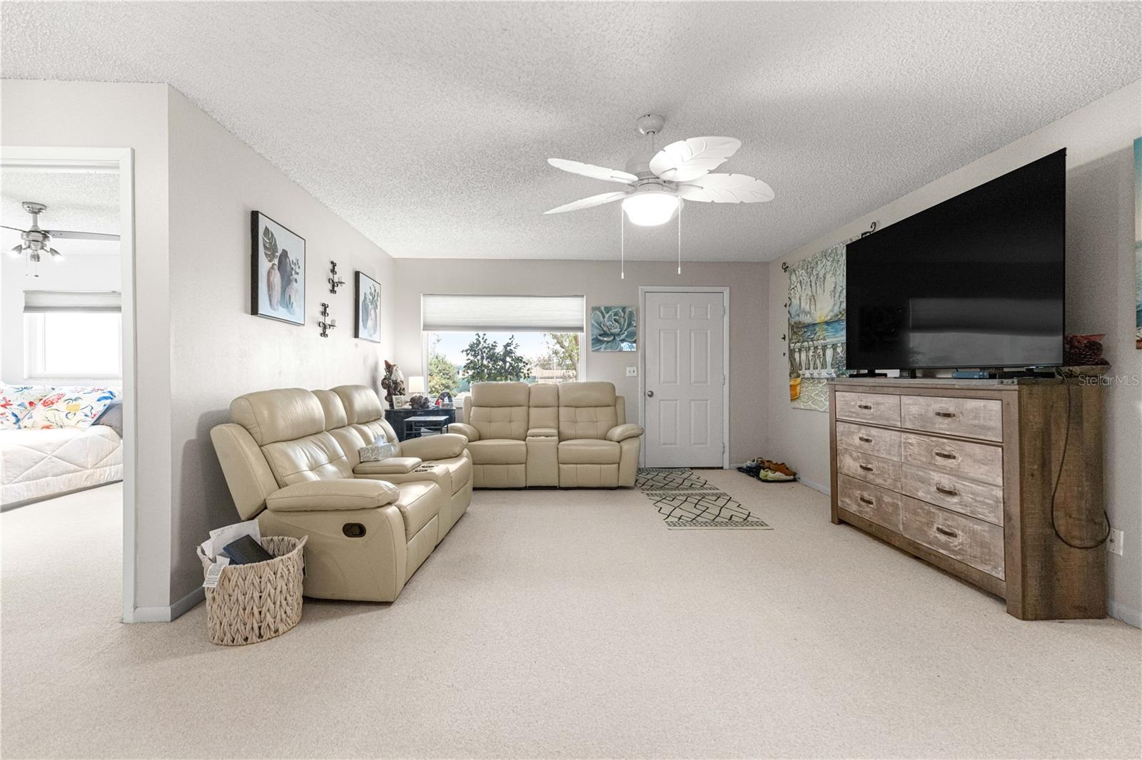 ON TOP OF THE WORLD - Residential