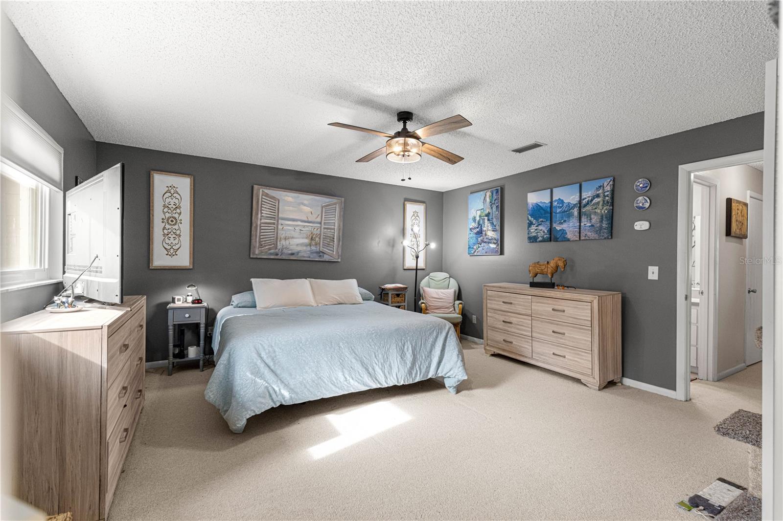 ON TOP OF THE WORLD - Residential