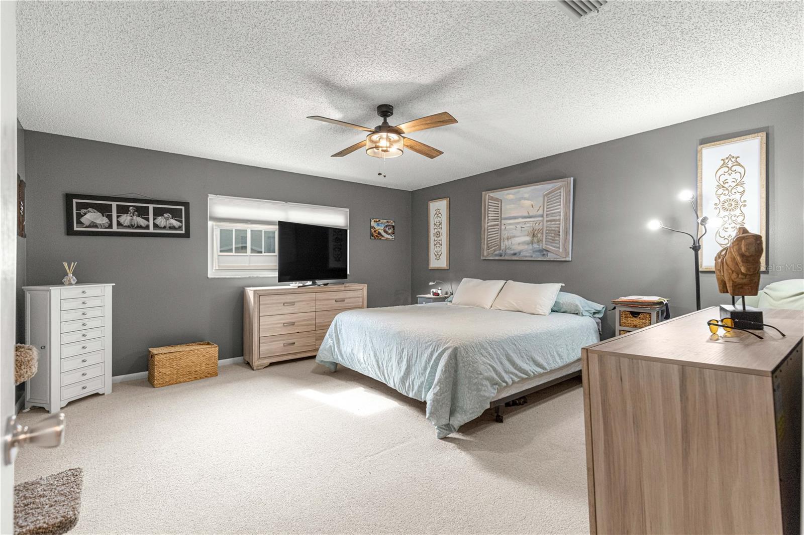 ON TOP OF THE WORLD - Residential