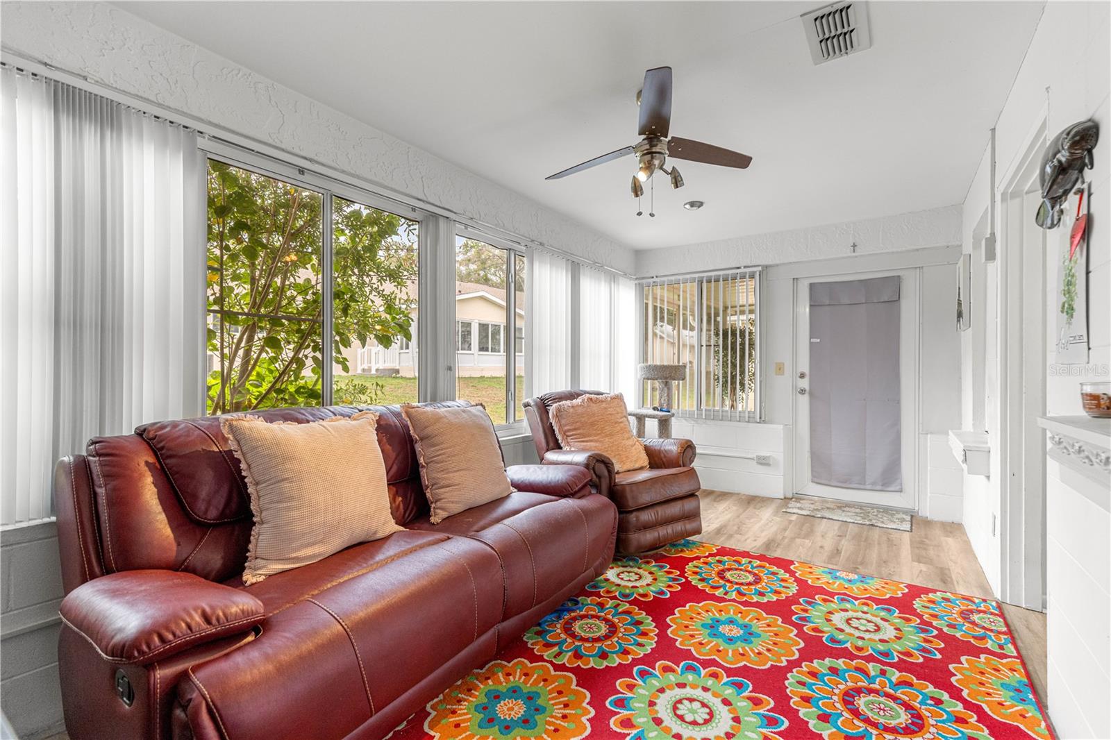 ON TOP OF THE WORLD - Residential