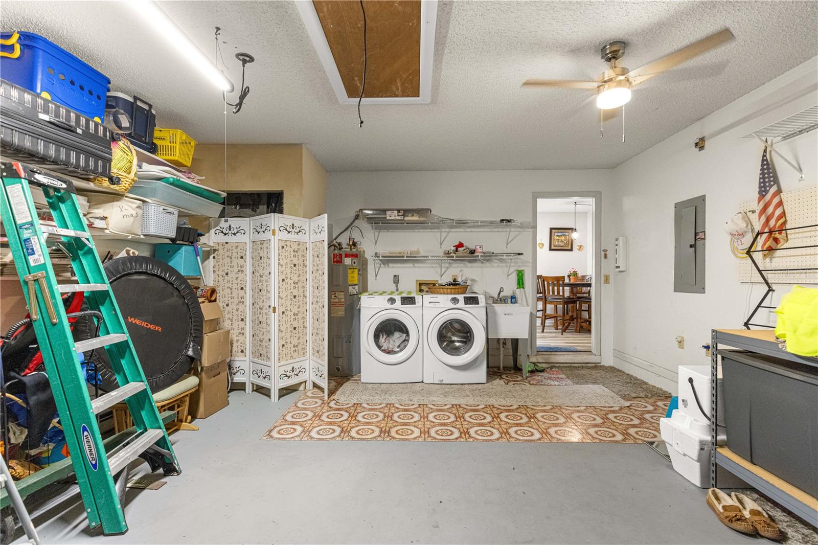 ON TOP OF THE WORLD - Residential