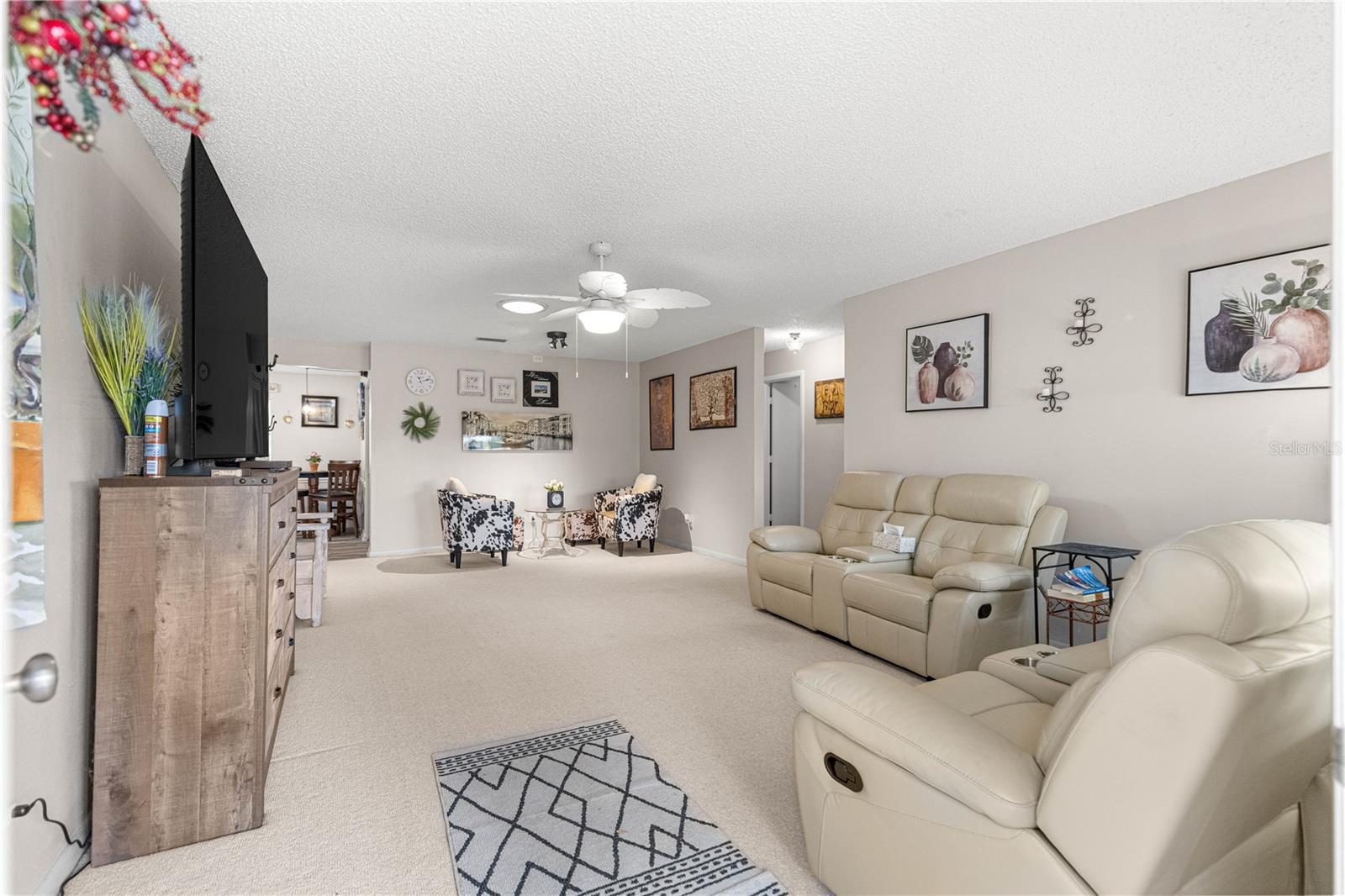 ON TOP OF THE WORLD - Residential