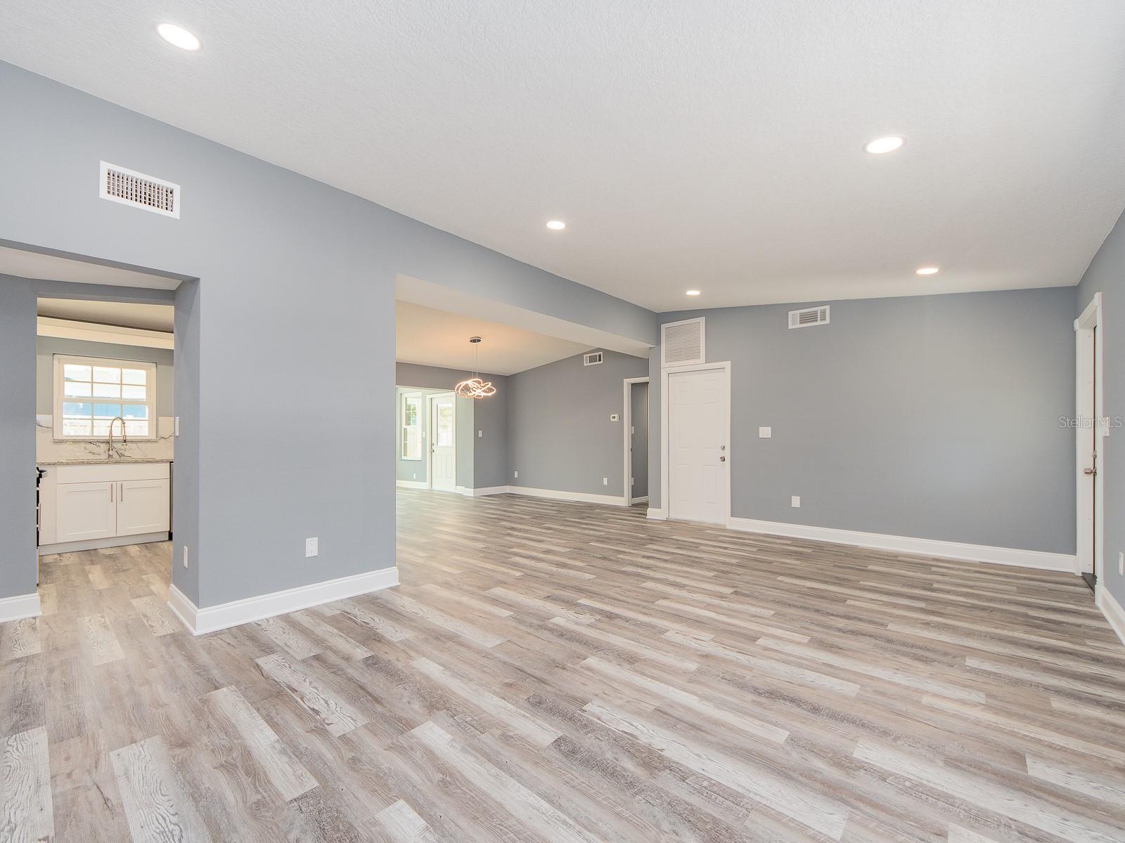 1596 S EVERGREEN AVENUE