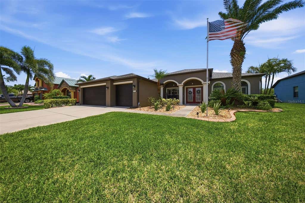 Photo of 354 Hope Bay Loop, Apollo Beach, FL 33572 (MLS # TB8510904)
