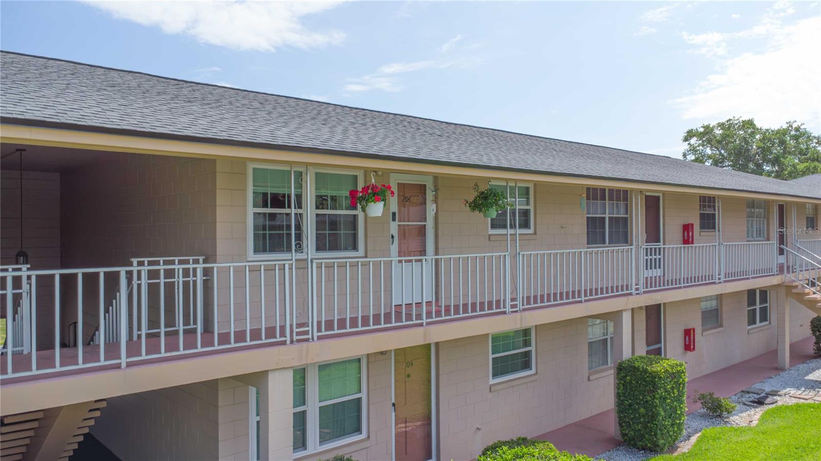 1100 E CAROLINE STREET 204
