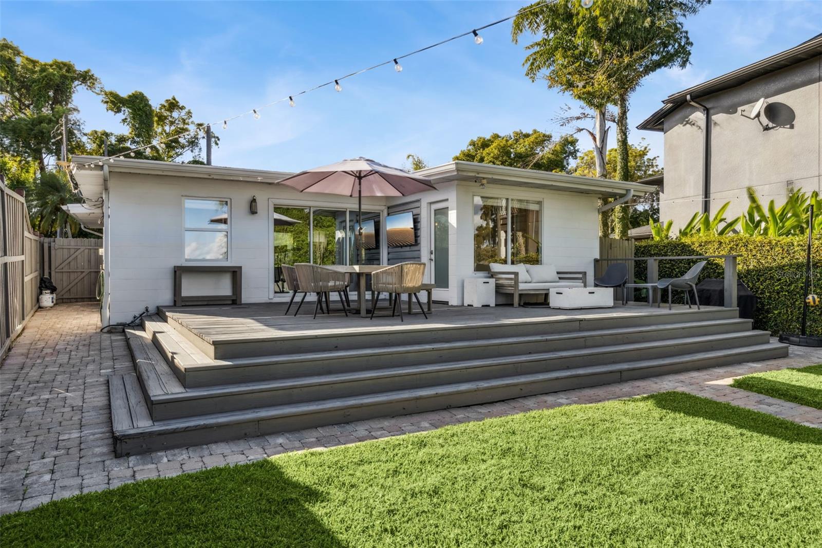 KILLARNEY CIRCLE - Residential