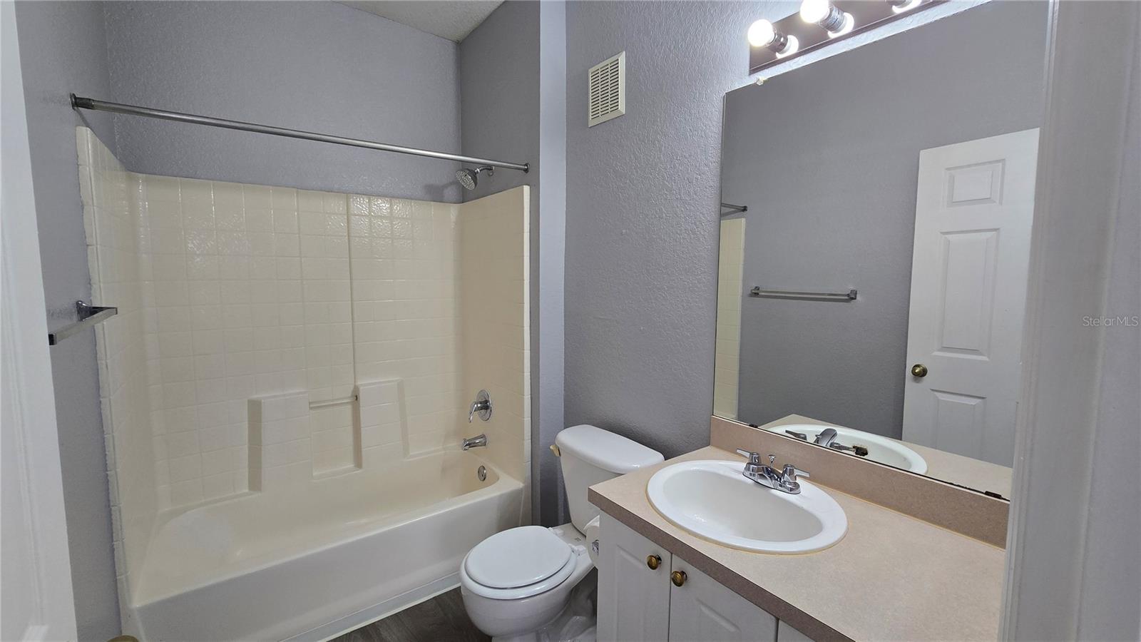 CRESCENT PLACE AT LAKE LOTUS CONDO - Residential Lease