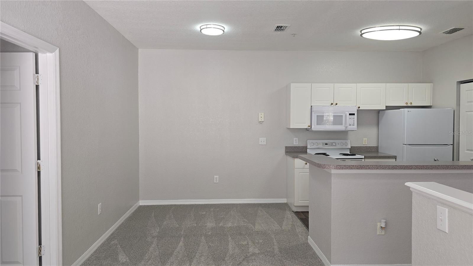 CRESCENT PLACE AT LAKE LOTUS CONDO - Residential Lease