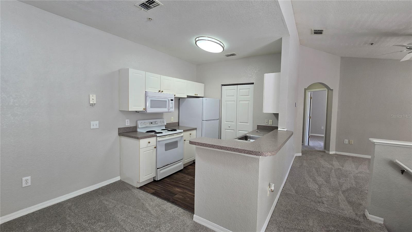 CRESCENT PLACE AT LAKE LOTUS CONDO - Residential Lease