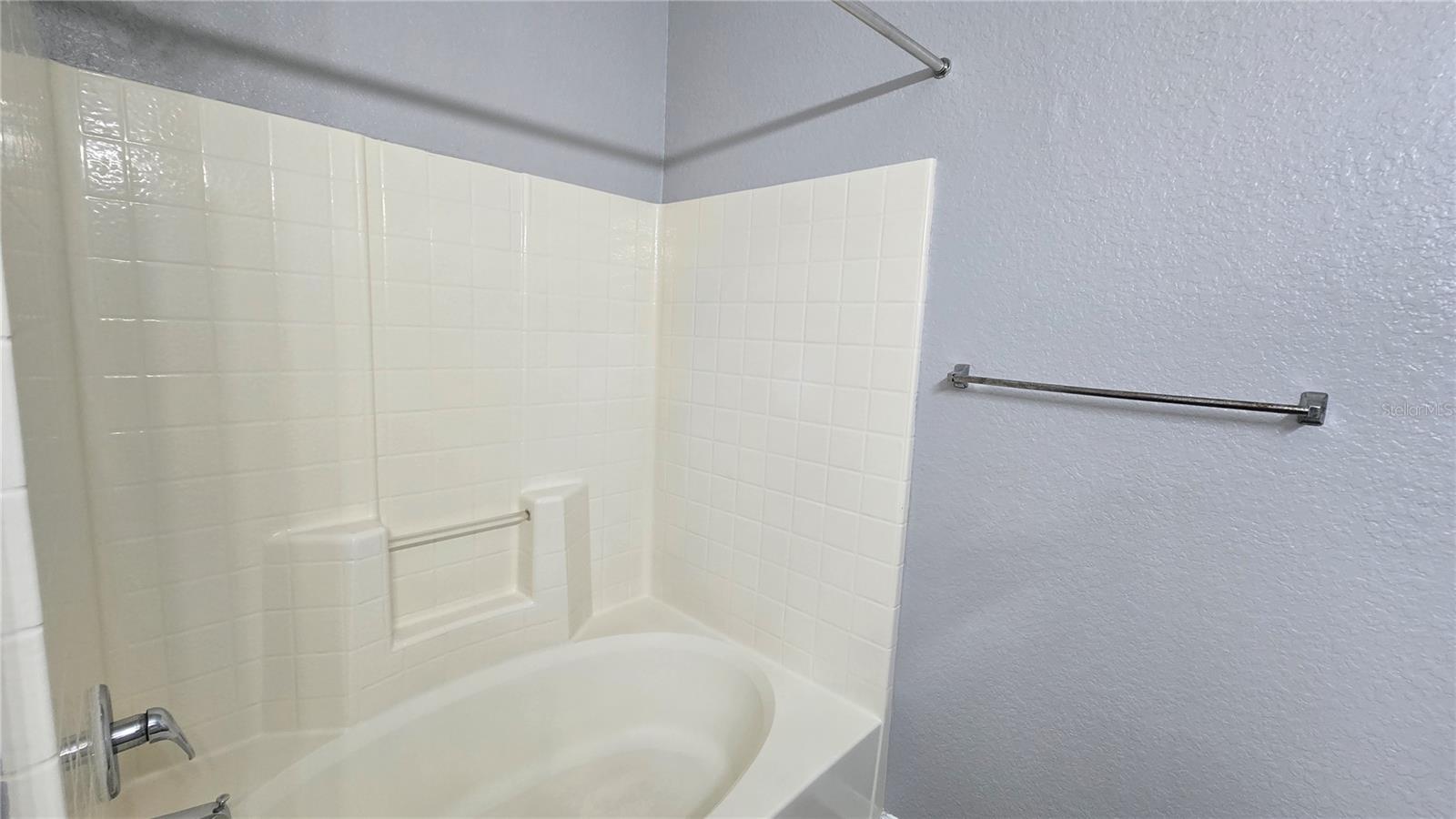 CRESCENT PLACE AT LAKE LOTUS CONDO - Residential Lease