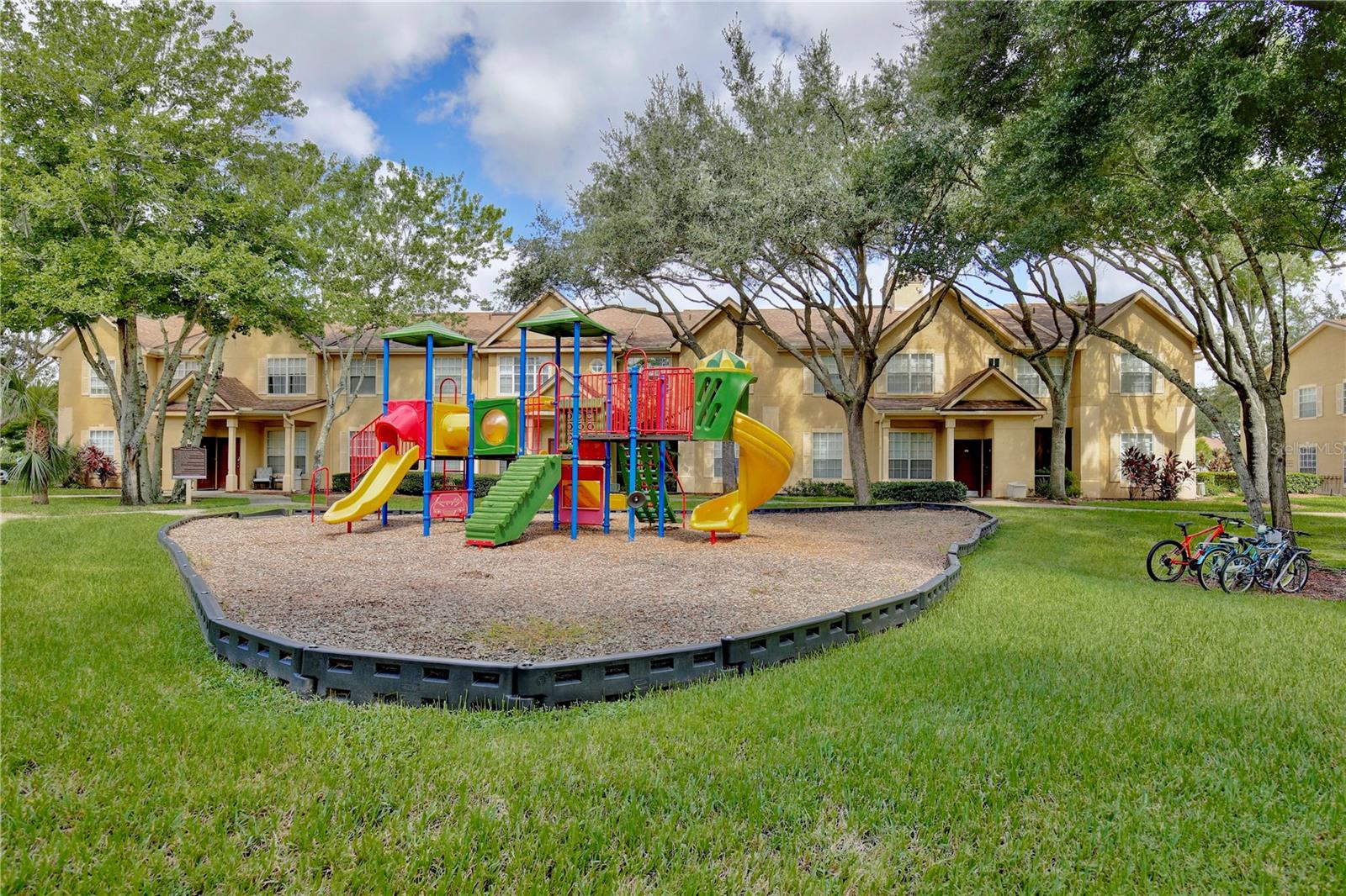 CRESCENT PLACE AT LAKE LOTUS CONDO - Residential Lease