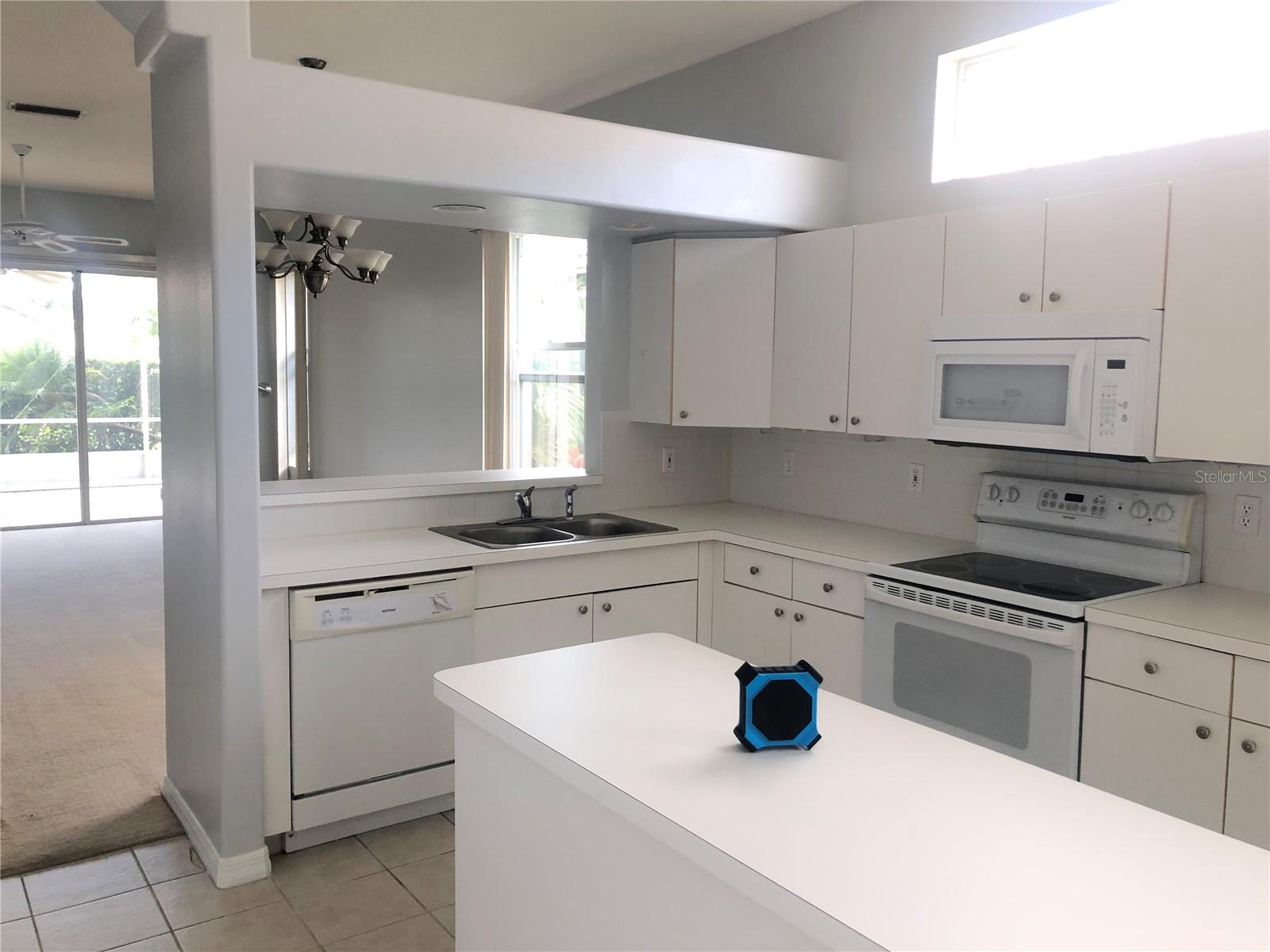 6759 HICKORY HAMMOCK CIRCLE