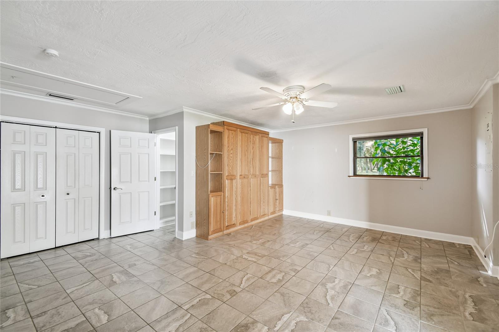 CLARK N 01/2 LT 04 02 18 30 - Residential