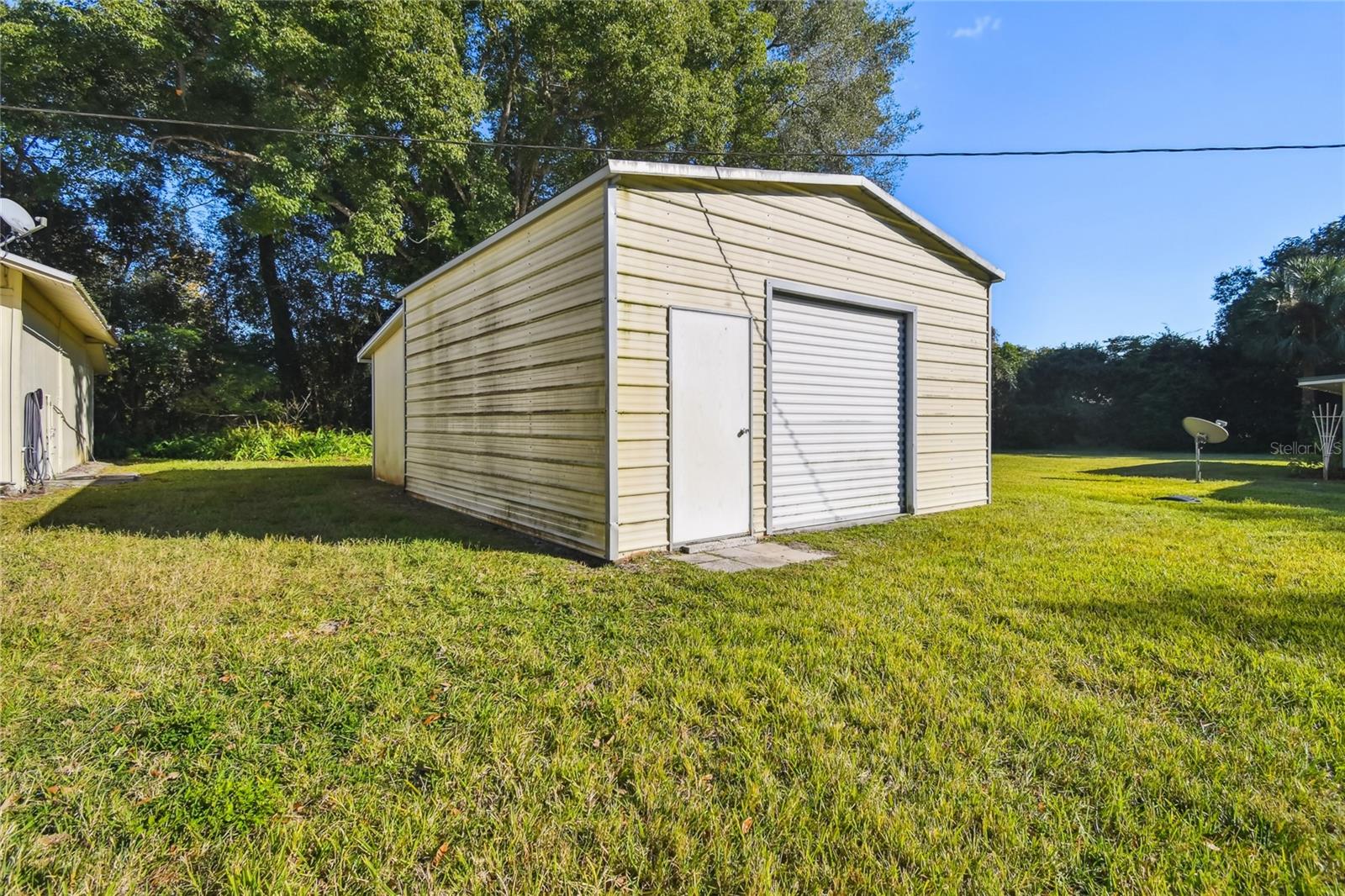 CLARK N 01/2 LT 04 02 18 30 - Residential