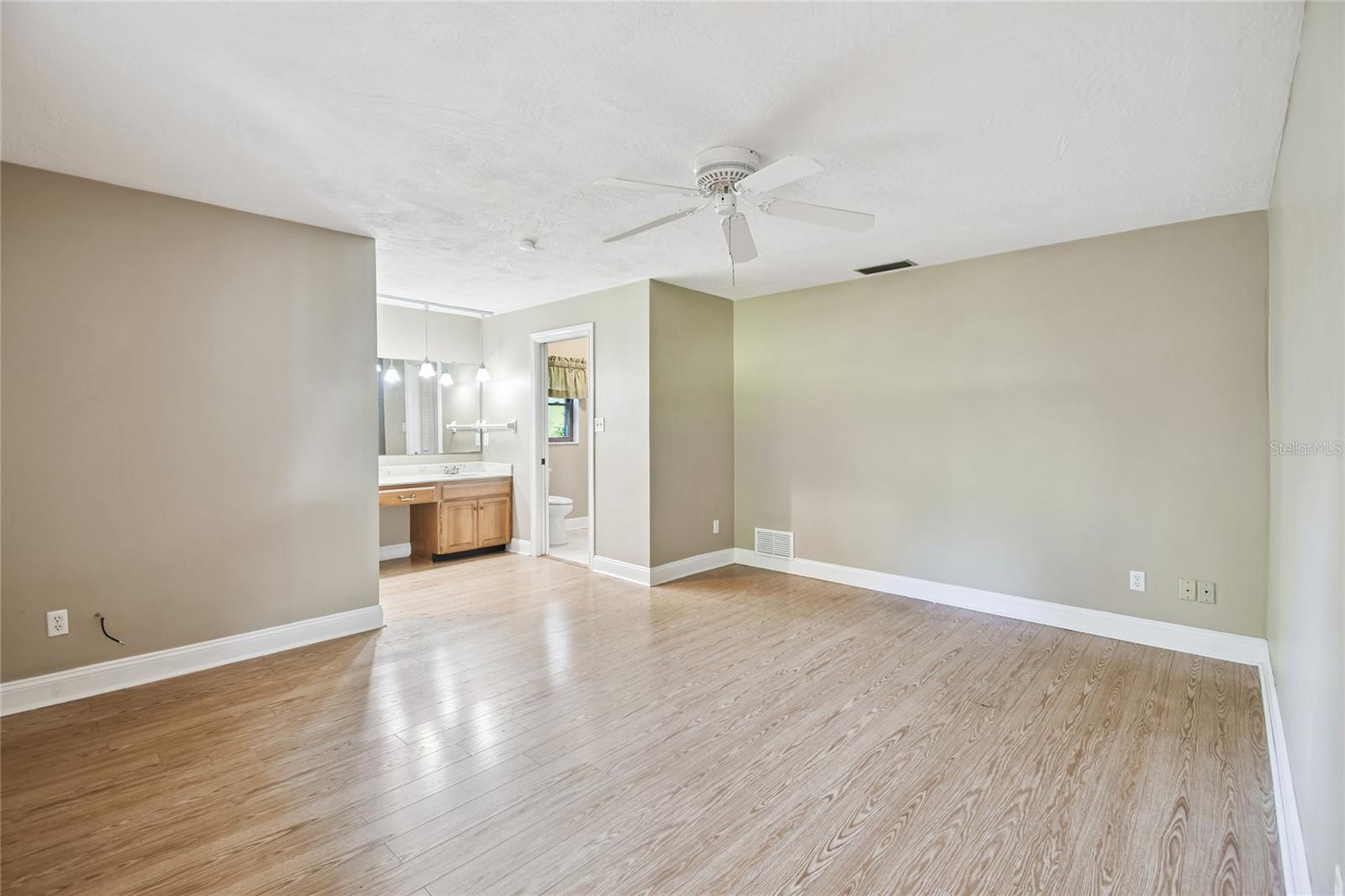 CLARK N 01/2 LT 04 02 18 30 - Residential