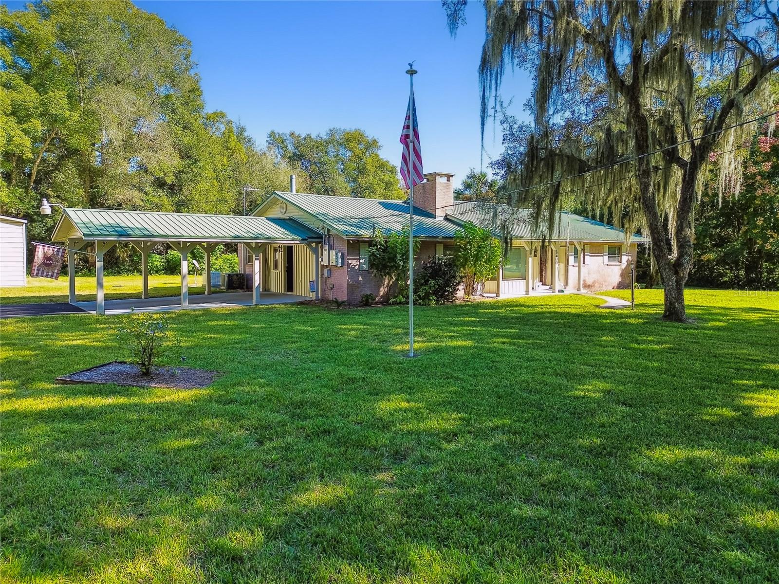 CLARK N 01/2 LT 04 02 18 30 - Residential