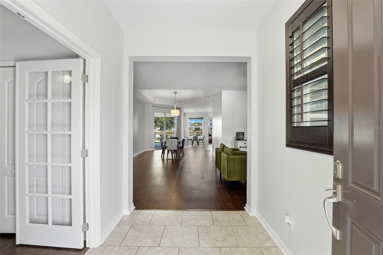 WATERS EDGE/LK NONA UN 01 - Residential