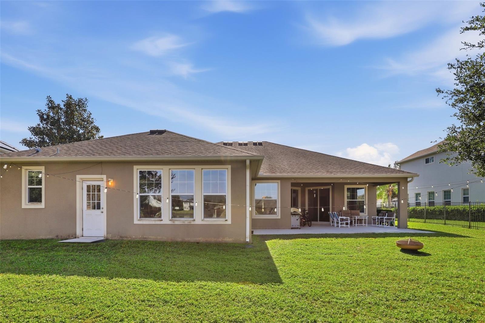 WATERS EDGE/LK NONA UN 01 - Residential