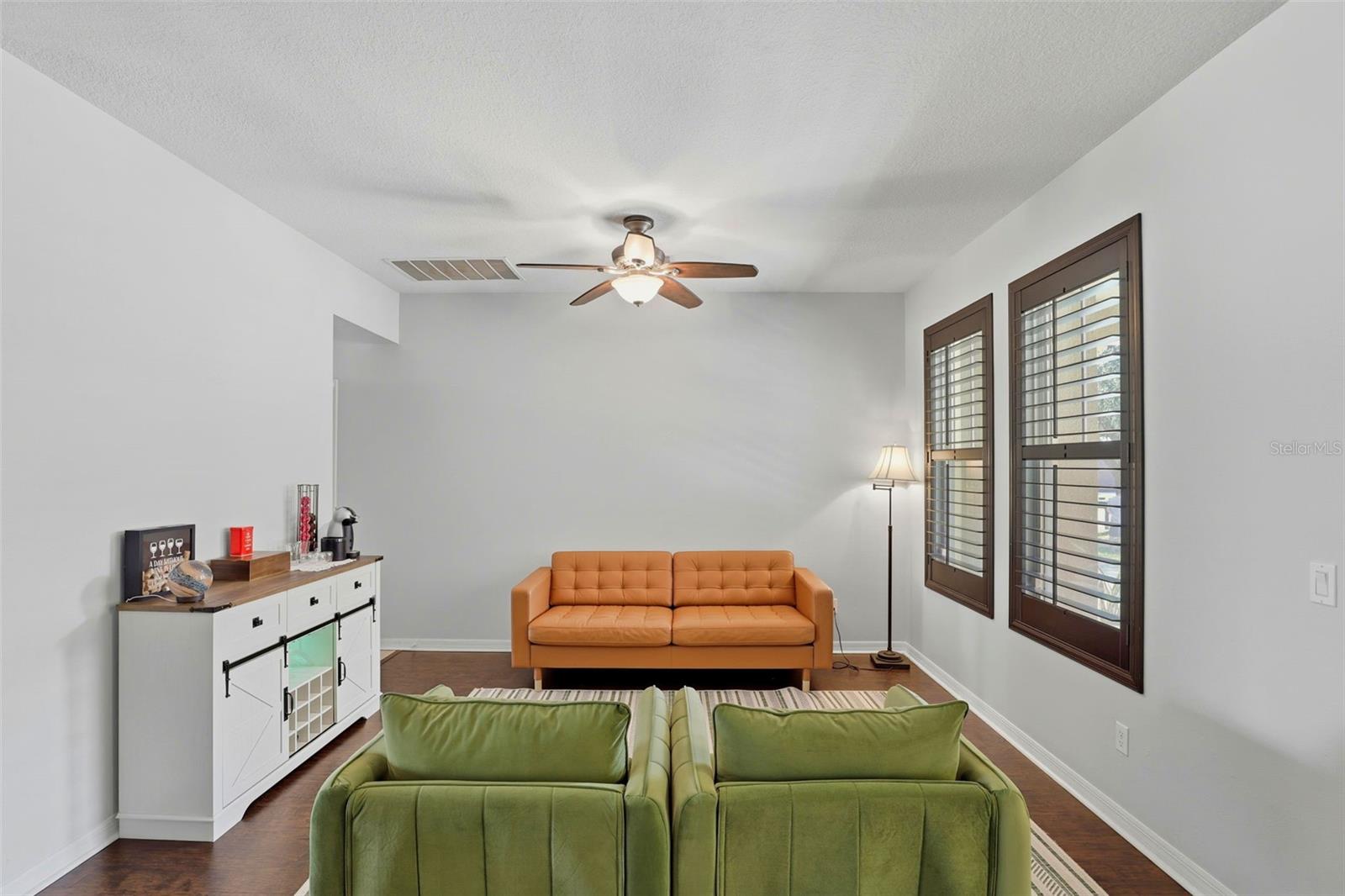 WATERS EDGE/LK NONA UN 01 - Residential