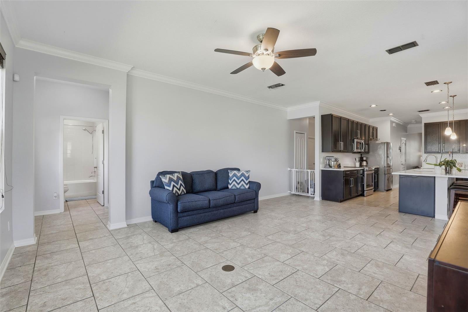 WATERS EDGE/LK NONA UN 01 - Residential