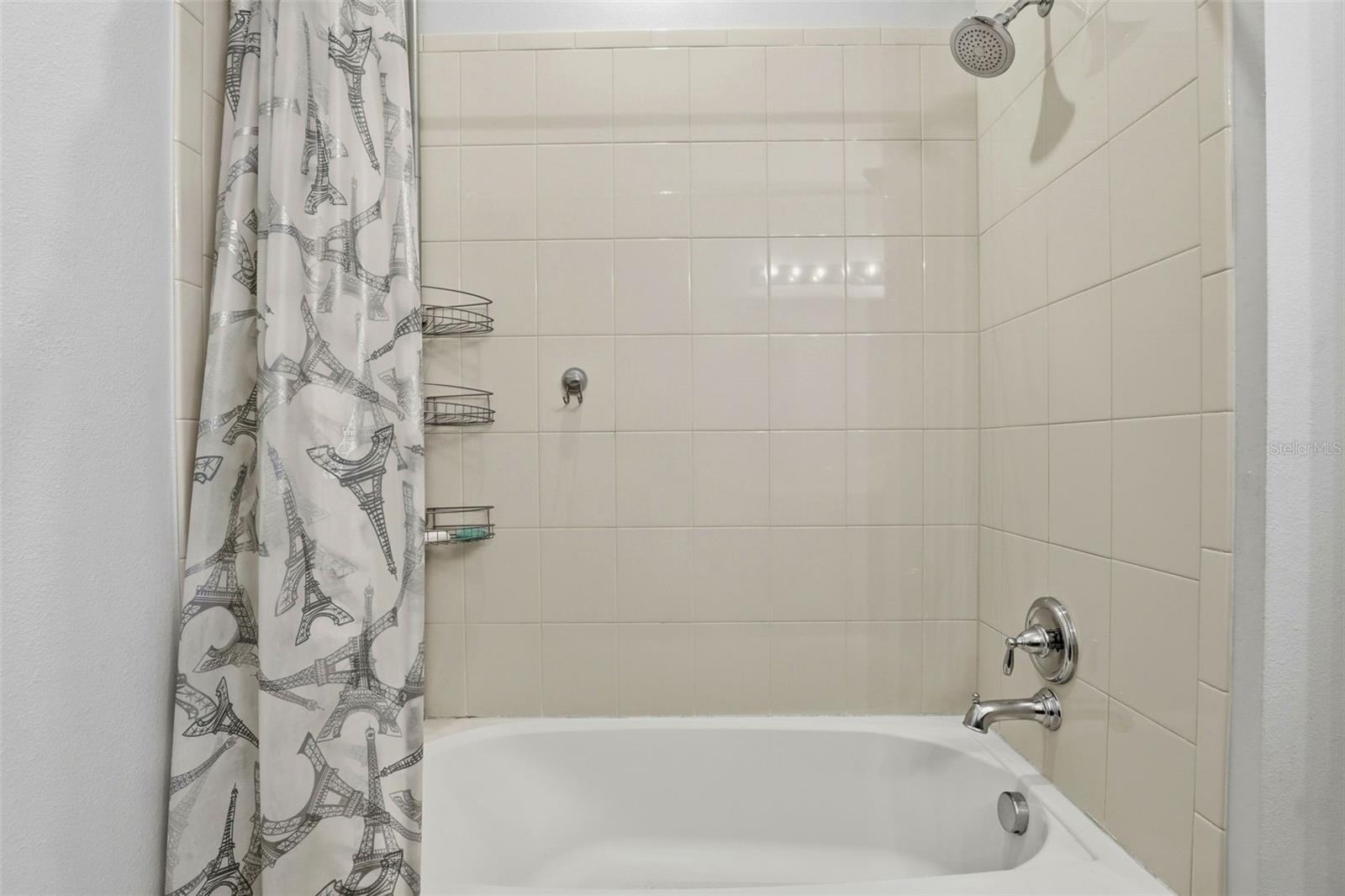 WATERS EDGE/LK NONA UN 01 - Residential