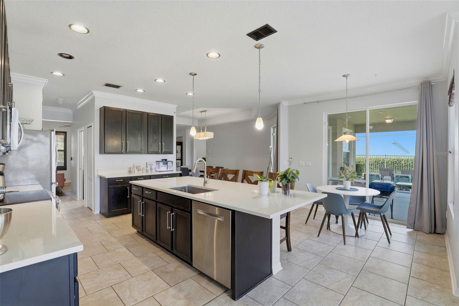 WATERS EDGE/LK NONA UN 01 - Residential