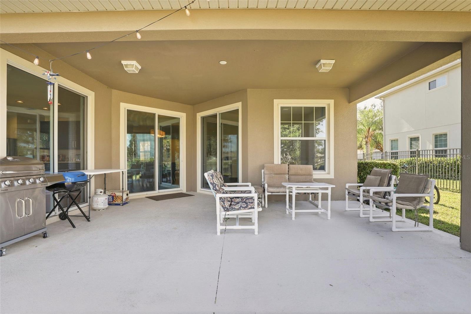 WATERS EDGE/LK NONA UN 01 - Residential