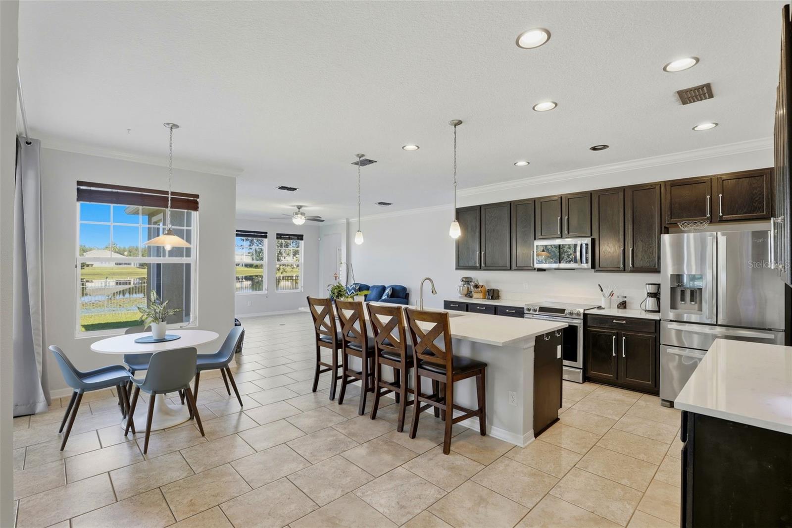 WATERS EDGE/LK NONA UN 01 - Residential